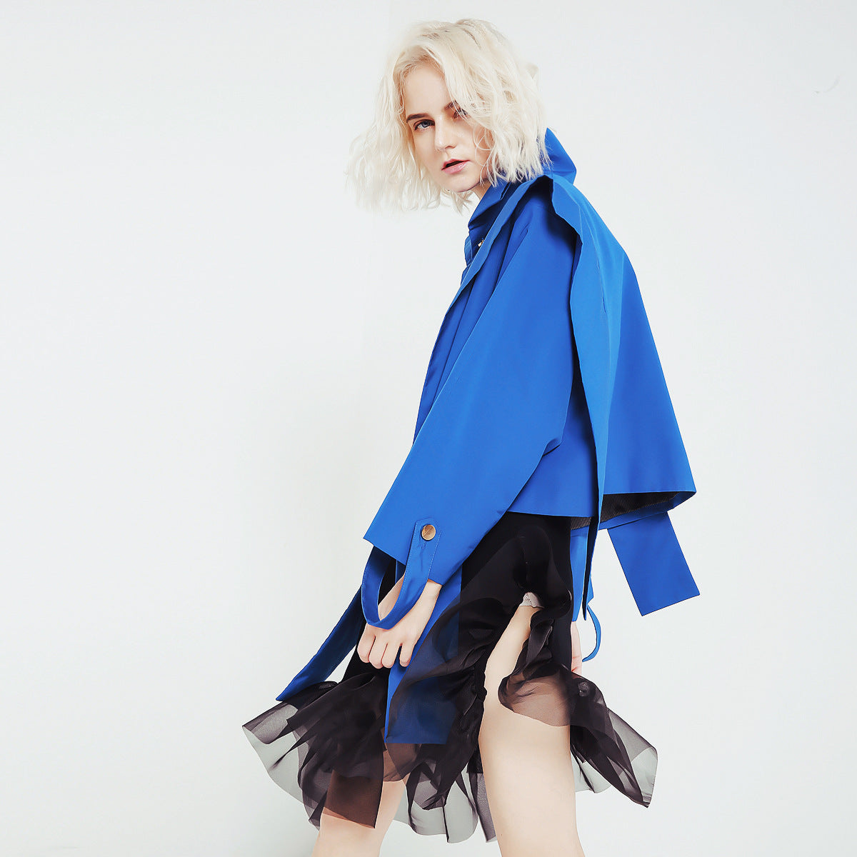 Retro Profile Wide Loose Cut Large Shoulder Long Streamer Short Coat