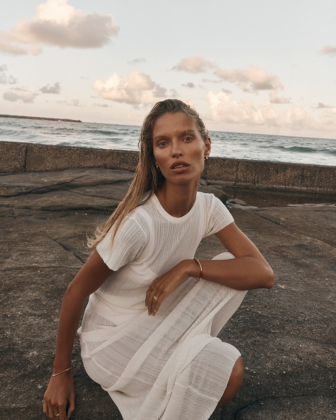 Voir à travers la robe tricotée taille décontractée serrée col rond Big Pit Stripe minceur robe Maxi tricotée femmes