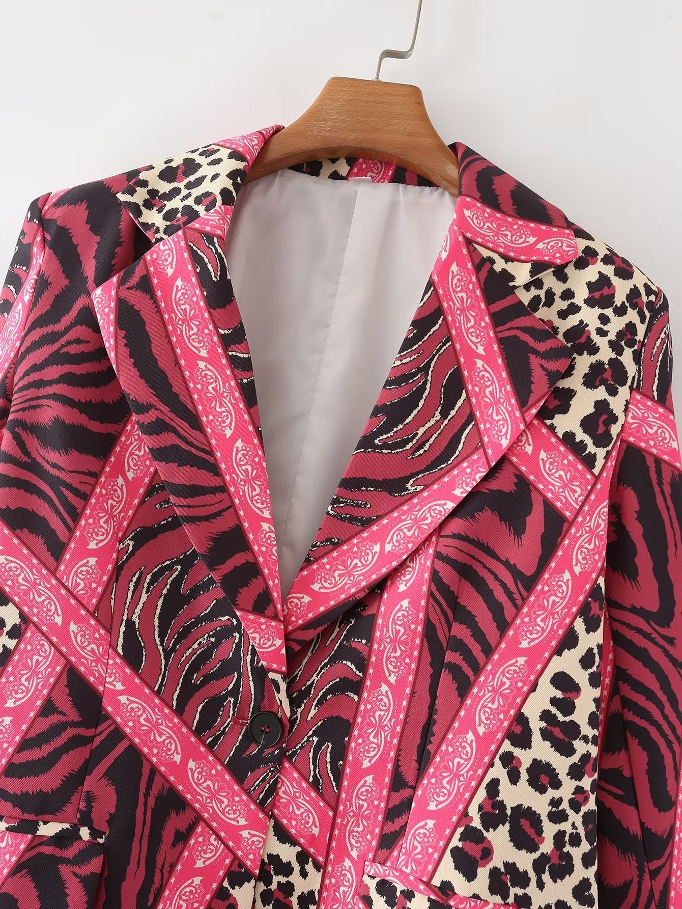 Maryangel Rebel long sleeved leopard print blazer for women, showcasing a stylish streetwear design.