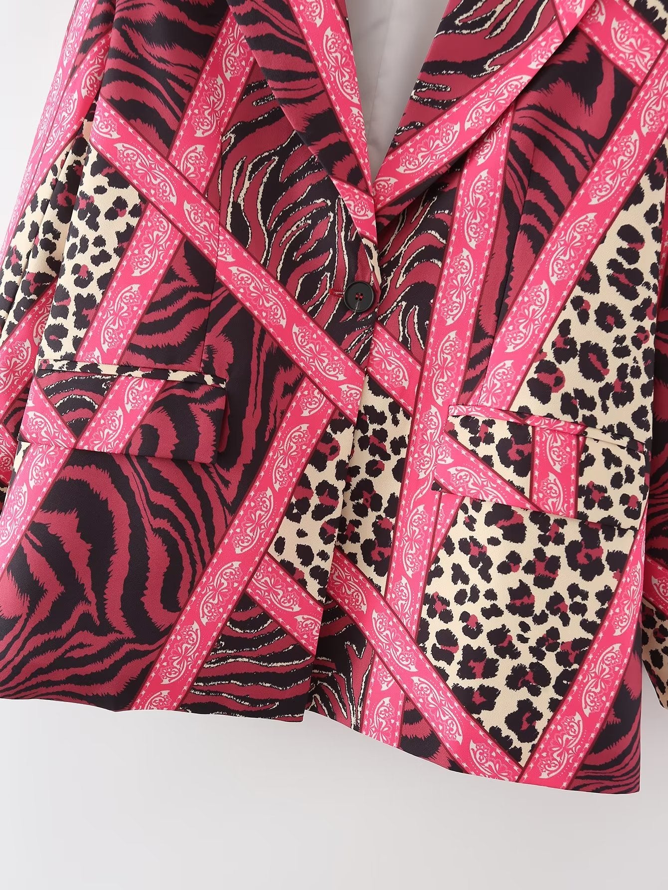 Maryangel Rebel long sleeved leopard print blazer for women, featuring a stylish streetwear design.