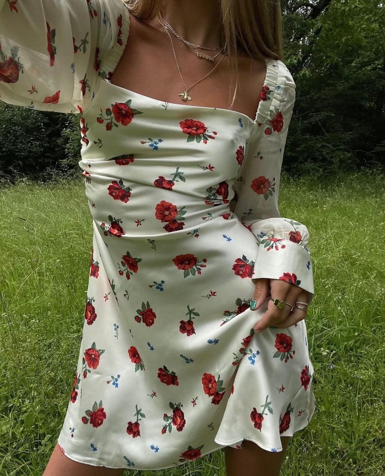 Maryangel Rebel floral print dress with square collar and short sleeves, featuring elastic knitted fabric for a comfortable fit.