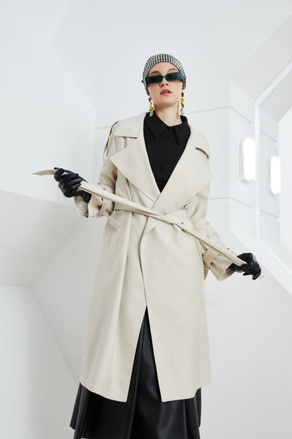Maryangel Rebel women's long retro Kate trench coat with lace-up collar and loose fit, displayed on a mannequin.