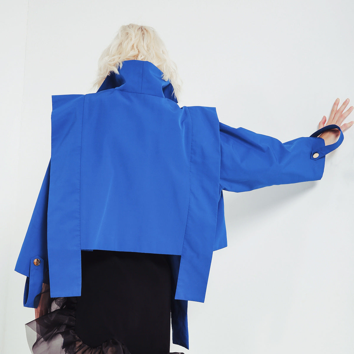 Retro Profile Wide Loose Cut Large Shoulder Long Streamer Short Coat