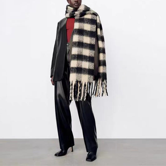 Autumn Winter Black White Plaid Thick Tassel Scarf Women Thickened Bib Shawl Manufacturer