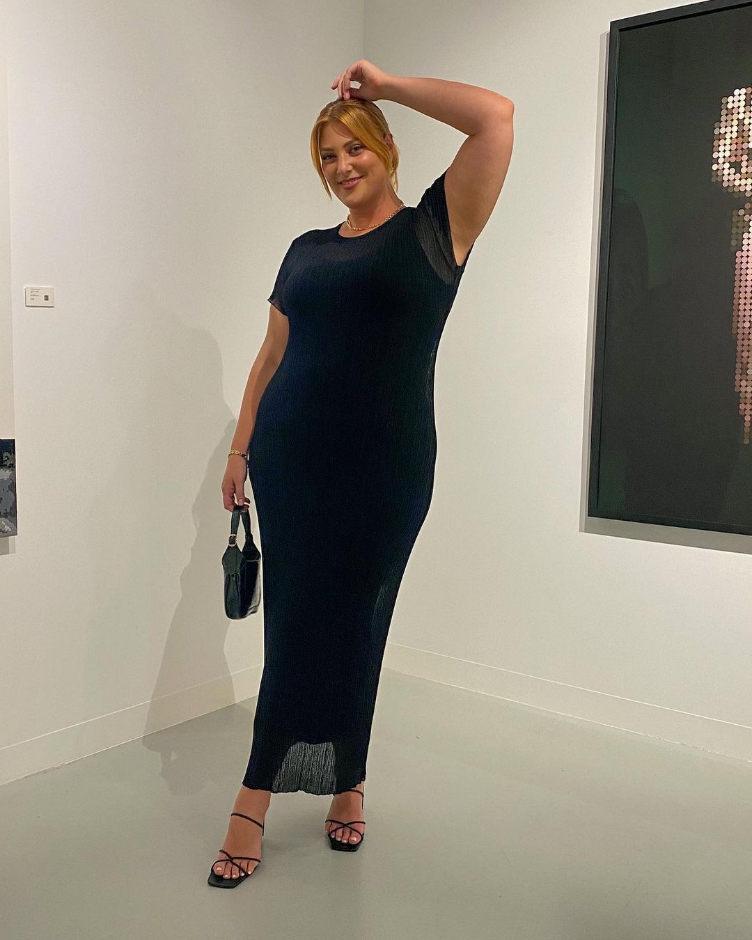 Voir à travers la robe tricotée taille décontractée serrée col rond Big Pit Stripe minceur robe Maxi tricotée femmes